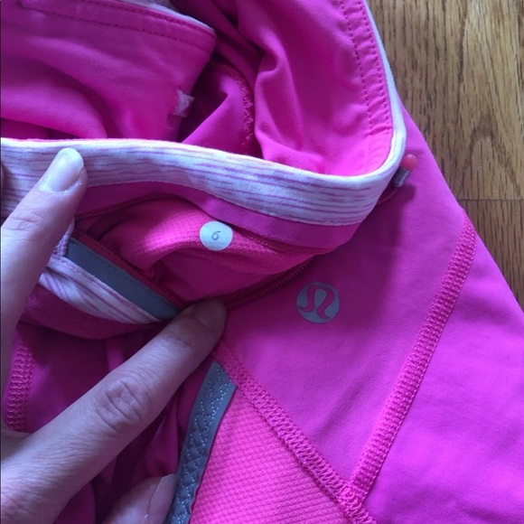 Lululemon Run: Pace Crop Pinkelicious Size 6 - Picture 4 of 8